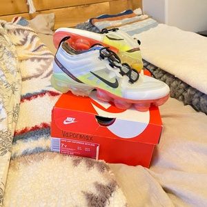 Vapor max Nike shoe ( gently worn )
